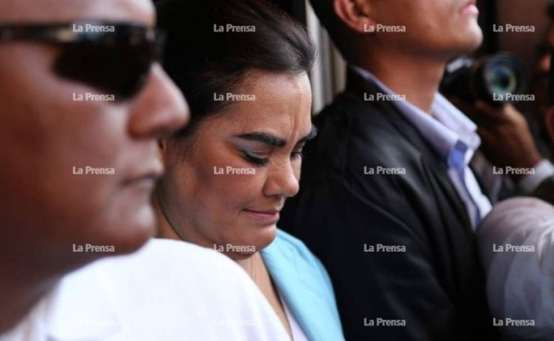 El semblante de Rosa Elena de Lobo lo decía todo durante una de las audiencias en la cual se le vio llorar por primera vez y no era para menos, el Ministerio Público pedía una sentencia de 81 a 128 años de prisión.