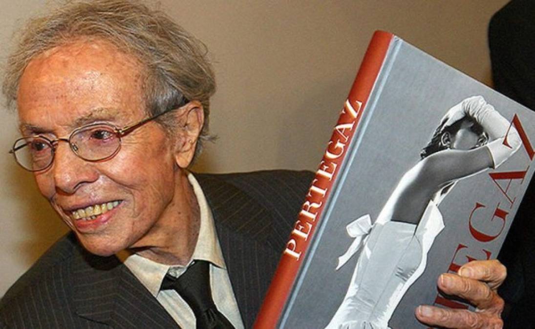 MANUEL PERTEGAZ. El modisto de moda español falleció a los 96 años de edad el 30 de agosto.