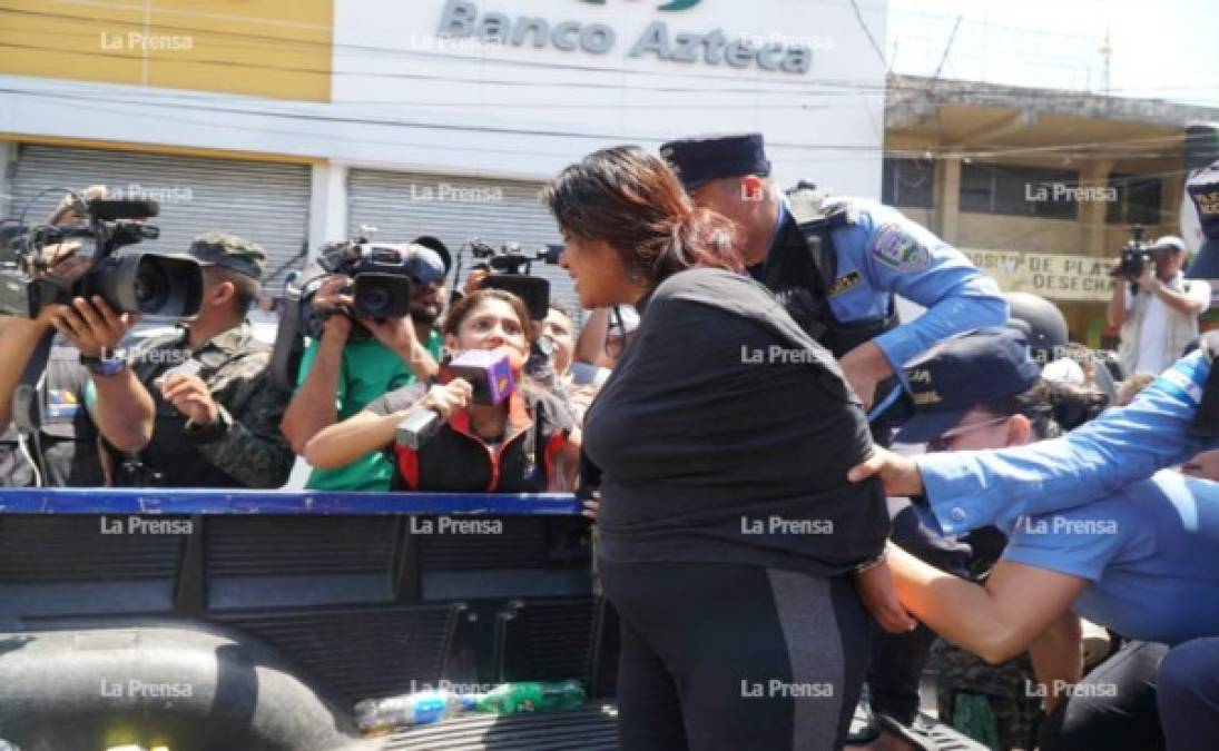 'Me quedé dormida y me desperté a las 3:00 am, andaba saqueando porque ya no aguantamos a este viejo...' dijo la mujer identificada como Ingrid.