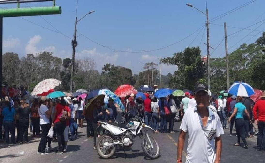 En los departamentos de Lempira y Copán también hay movilizaciones por parte de docentes y médicos.