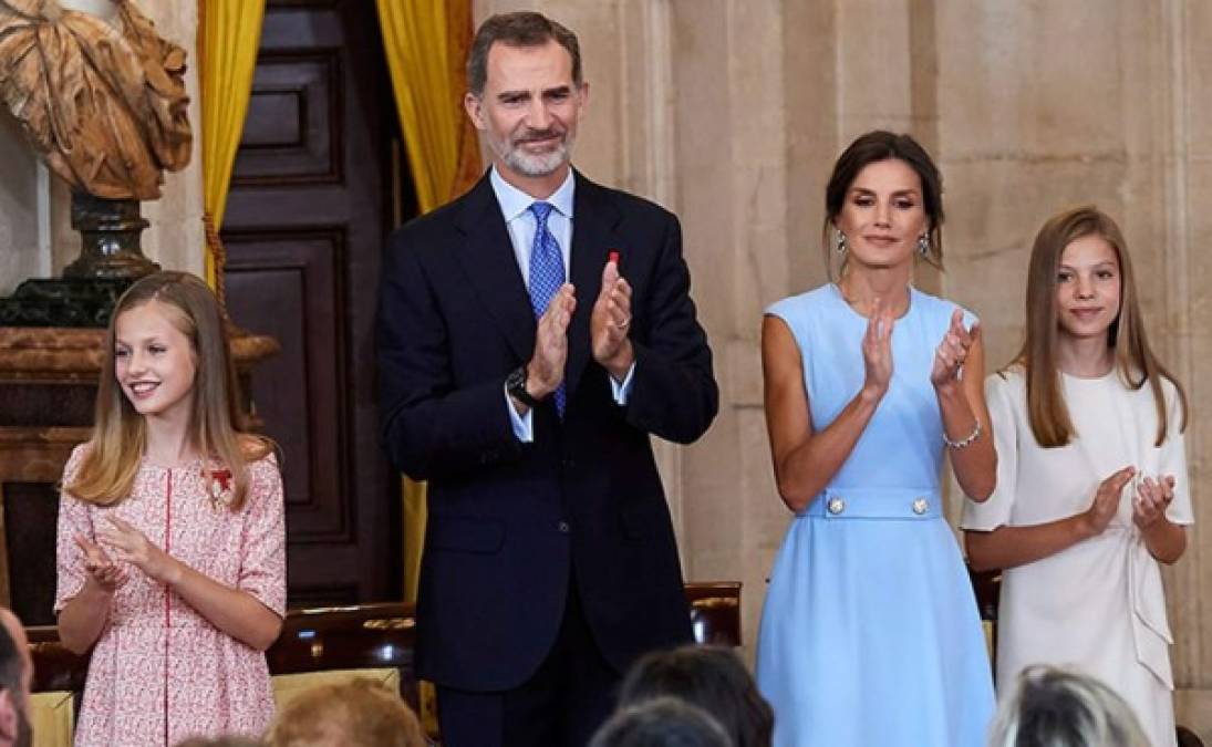 Las hijas del rey Felipe y la reina Letizia de España ya son todo unas adolescentes y sus presentaciones oficiales dan prueba de ello.