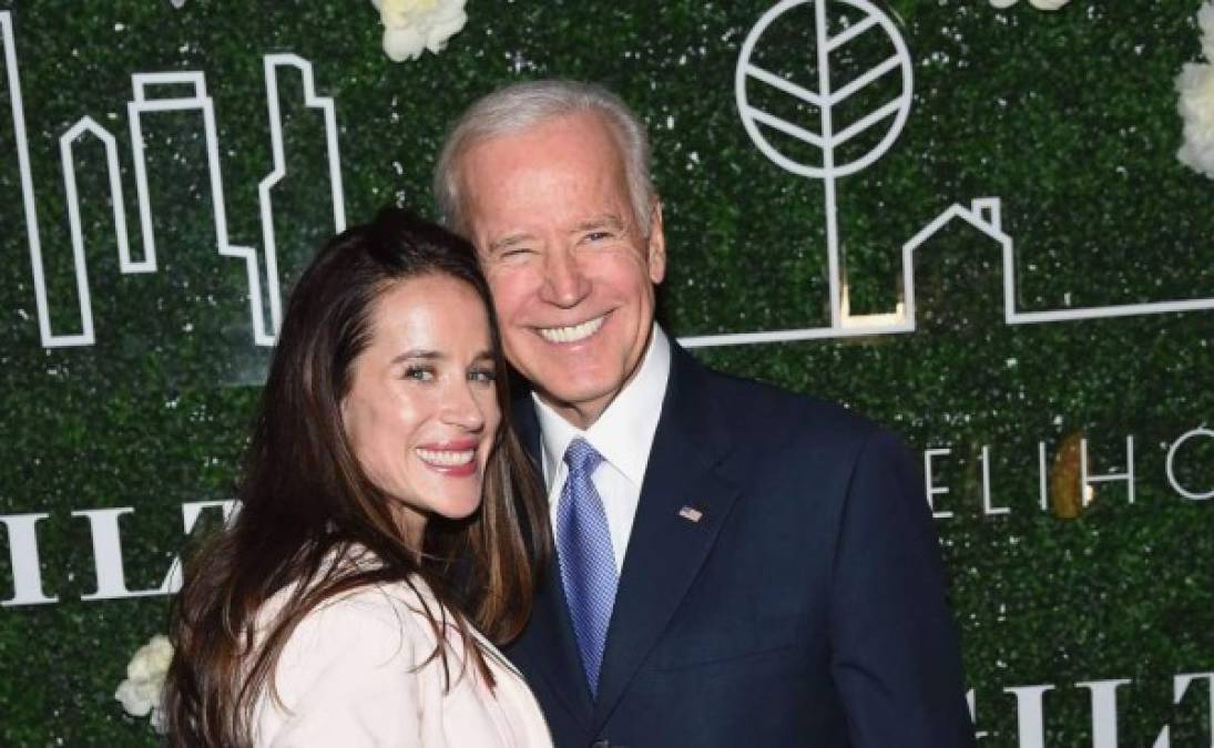 John John Kennedy, Chelsea Clinton, Jenna y Bárbara Bush, Malia y Sasha Obama o Barron Trump pertenecen al exclusivo grupo de hijos de presidentes de Estados Unidos, un club al que ahora llega Ashley Biden, empresaria de moda sostenible, trabajadora social y una mujer comprometida con el medio ambiente.