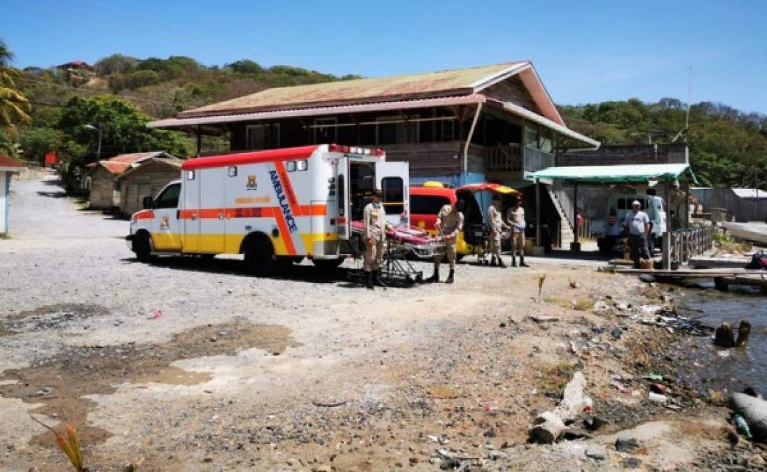 Bomberos brindaron atención prehospitalaria y posteriormente los trasladaron al hospital público de Roatán.