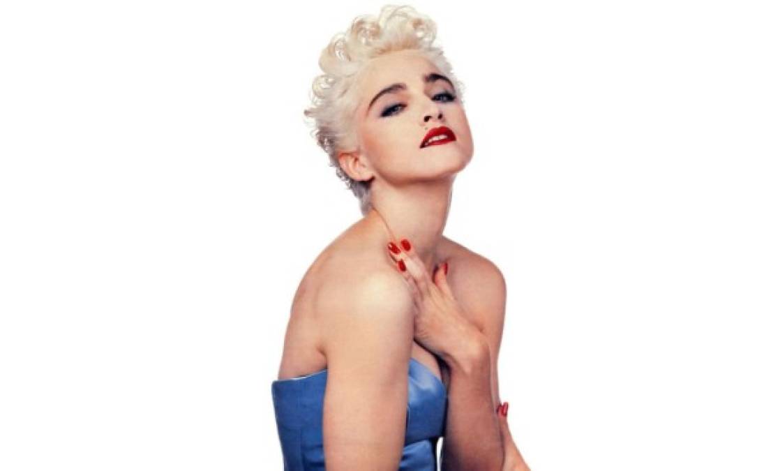En 1985 Madonna se casó con el actor Sean Penn. En la imagen, durante la grabación del vídeo 'Papa don't preach' (del disco True Blue), con el pelo rubio platino y corto a los garçon.