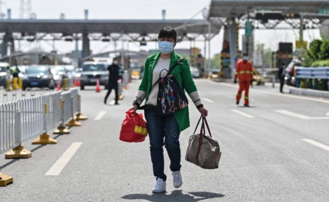 Hubei y la capital provincial Wuhan fueron las más afectadas por la pandemia que dejó oficialmente 81.000 casos en China y más de 3.300 muertos. En el epicentro de la pandemia murieron más de 2.500 personas en los hospitales.