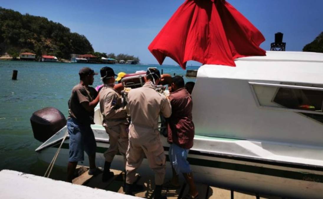 Otro de los hombres que estaban en el barco sufrió de hipotermia y presentaba estado de shock, según informaron los bomberos.