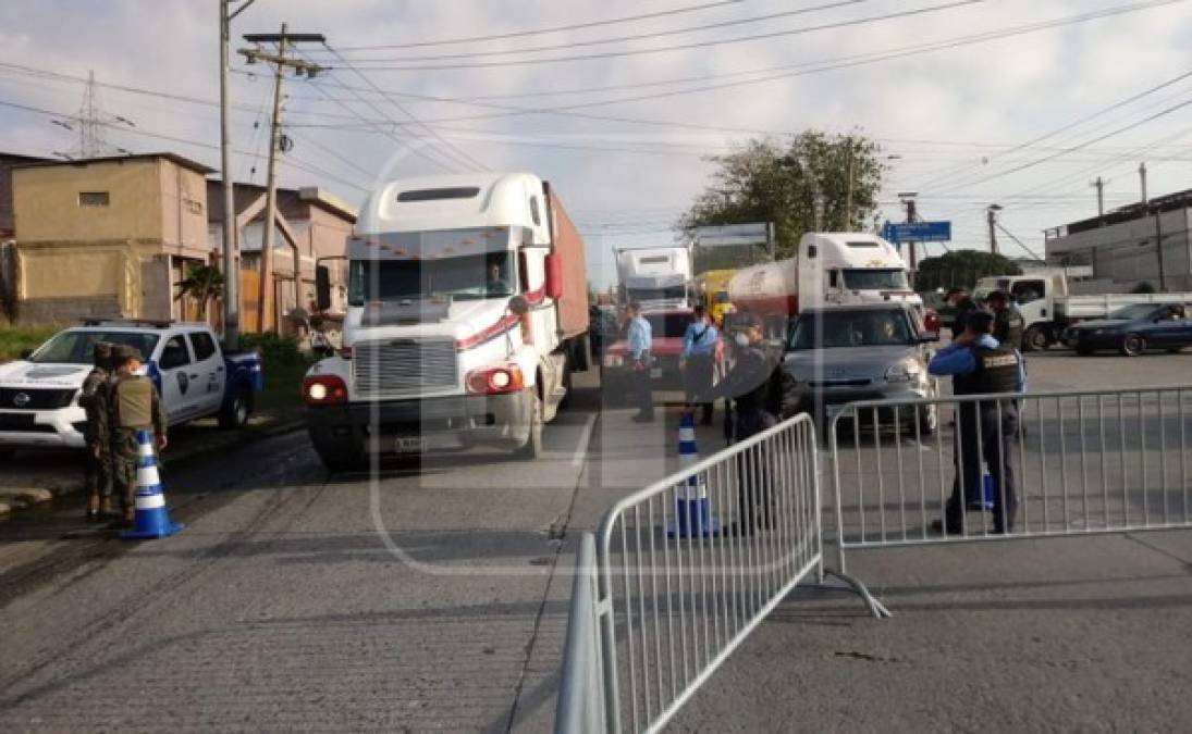 Las autoridades recomiendan a las personas que están en las ciudades con 'toque de queda absoluto' que se queden en casa nadie puede salir ni entrar, ya que el COVID-19 está en esas ciudades.