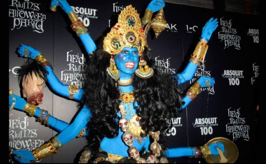 En 2008, la modelo alemanada suscitó polémica entre la comunidad hindú en EUA a causa de su disfraz de diosa Kali.