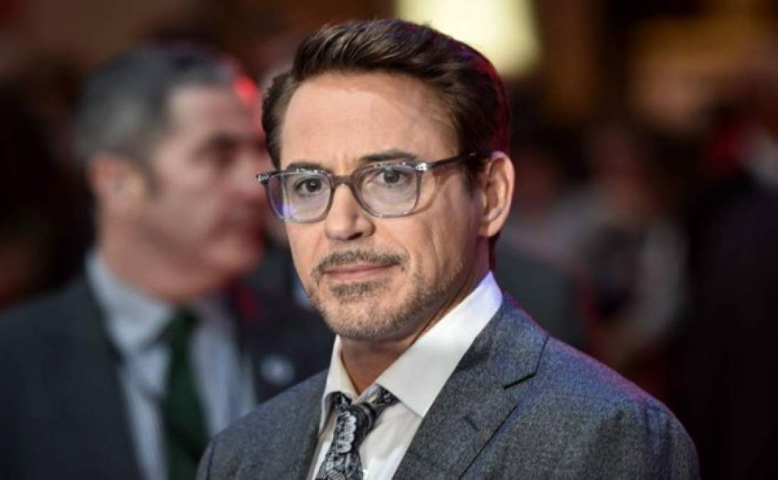 Robert Downey Jr.<br/><br/>El emblemático actor que personifica a Tony Stark en la película de Marvel Comics, Iron Man, ha estado preso en diferentes ocasiones. En 1996 fue arrestado por conducir desnudo, bajo el efecto de las drogas y con un arma en la guantera, y en agosto de 1999, fue detenido por la Policía de California por posesión de drogas.