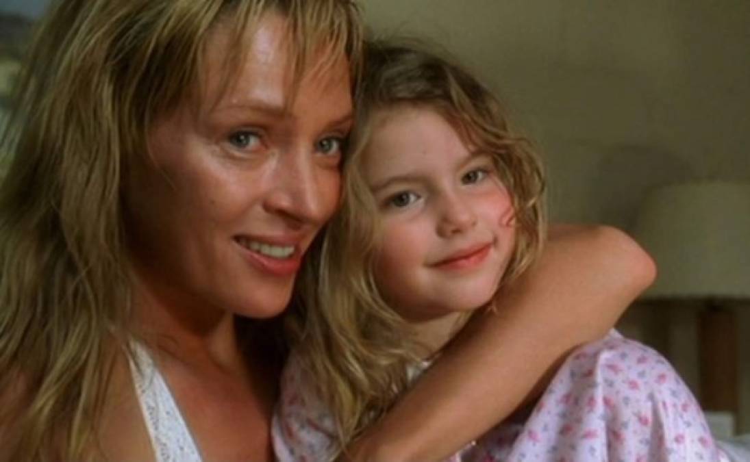 Perla Haney-Jardine tenía siete años cuando interpretó a la pequeña B.B., hija de La Novia (Uma Thurman), cuya gestación puso en marcha todos los acontecimientos que dieron pie a la historia de 'Kill Bill', ahora a 13 año de haber actuado en la cinta Perla sigue forjándose poco a poco una carrera como actriz.<br/><br/>Mira como luce después la linda actriz a sus 20 años.<br/>