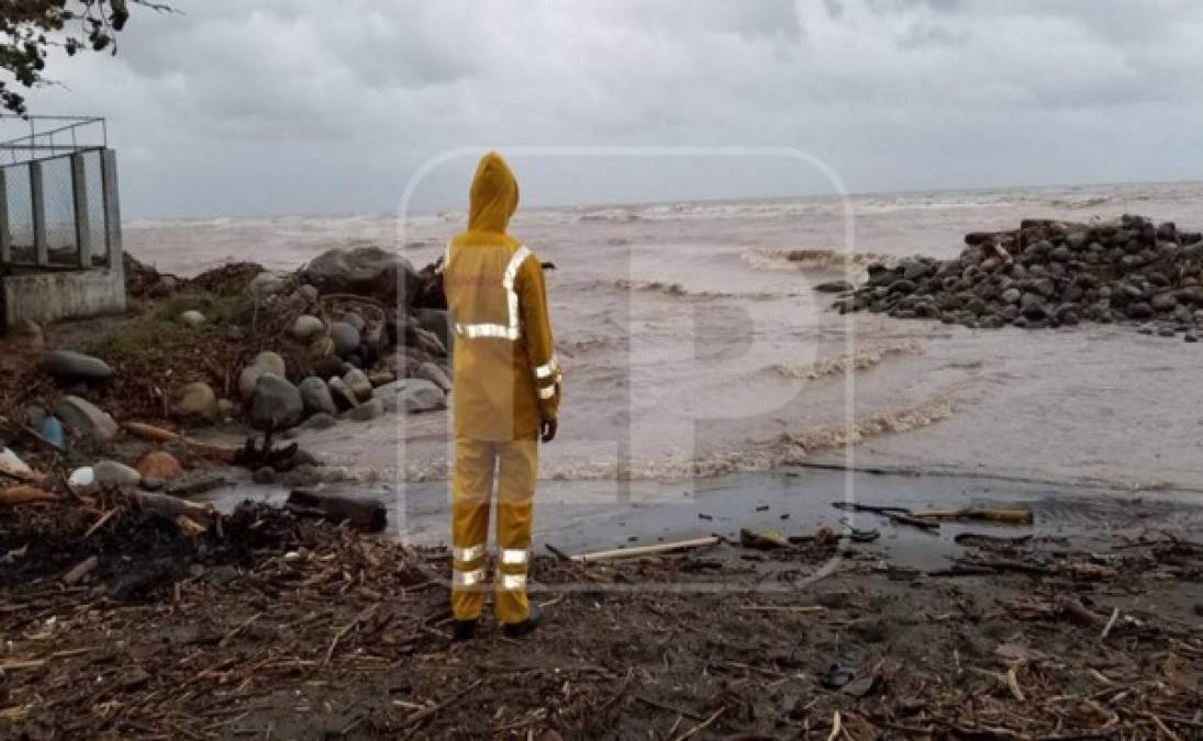 Fuertes lluvias suscitadas en la ciudad de La Ceiba por bandas de Iota.