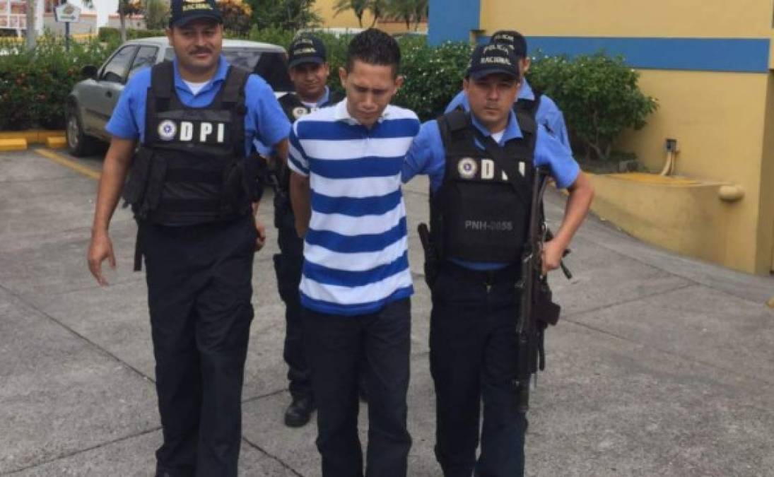 La Dirección Policial de Investigaciones (DPI) de San Pedro Sula capturó a un jovencito, quien es acusado por el delito de asesinato en contra de una mujer. El detenido fue identificado como Kevin Francisco Cruz Ordóñez (19) alias 'El Chino', originario y residente en la Colonia Las Vegas de San Pedro Sula, Cortés en la zona norte. Cruz Ordónez fue detenido en cumplimiento a una orden de aprehensión girada por los Juzgados de Letras de la Niñez y Adolescencia de Cortés por suponerlo responsable del crimen en contra de Edelmira Aracely Galvan Romero.