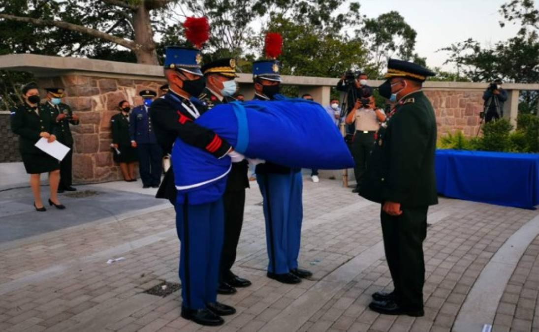 Las Fuerzas Armadas durante la celebración del Día de la Bandera en Tegucigalpa.