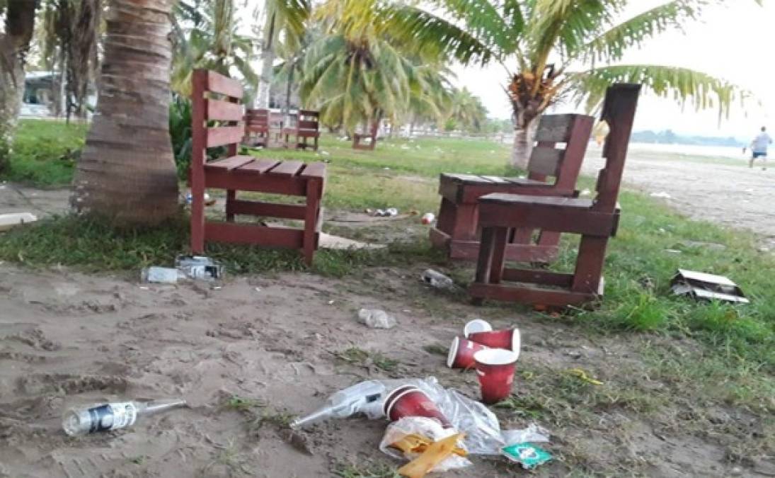 Botellas de cerveza y residuos de comida fue parte de lo que dejaron los visitantes.