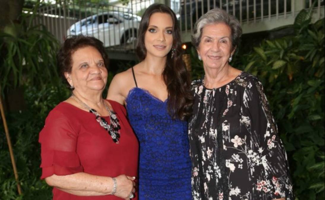 Nelly Hernández, Claudia López y Evelyn Canahuati.