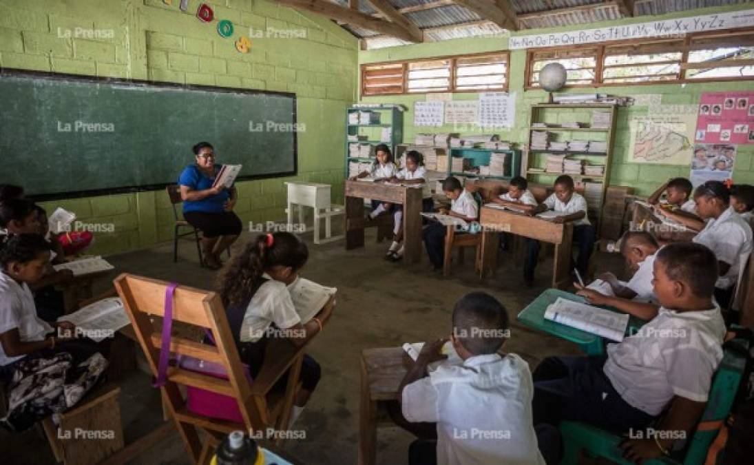 Se contabilizan 300 centros educativos en la zona de Gracias a Dios. Sin embargo, la mayoría de ellos está en precarias condiciones. Pupites dañados, pizarras deterioradas y estructuras por caerse.