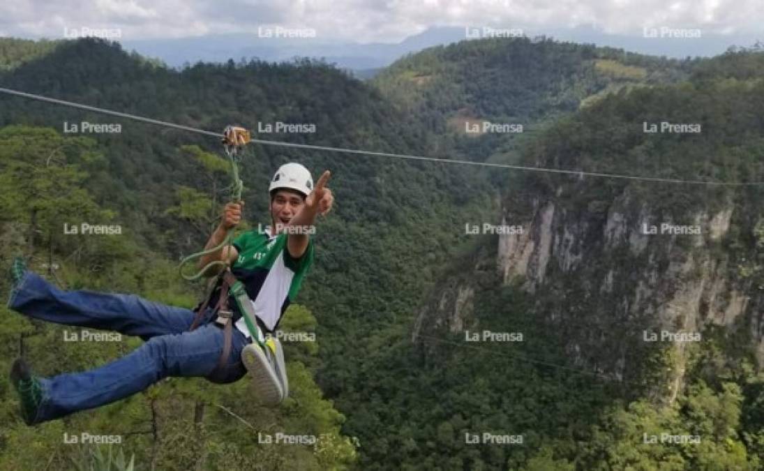 Yefrin se graduó de doctor en Medicina y Cirugía en el año 2017 en la Universidad Nacional Autónoma de Honduras (Unah).