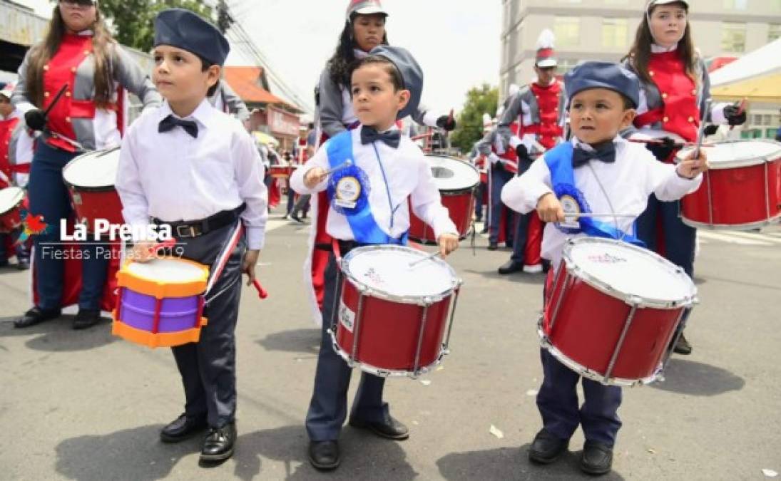 A pesar de que los desfiles de preescolar y educación básica se desarrollaron en otros días, los niños se unieron a la celebración principal por los 198 años de Independencia de Honduras.