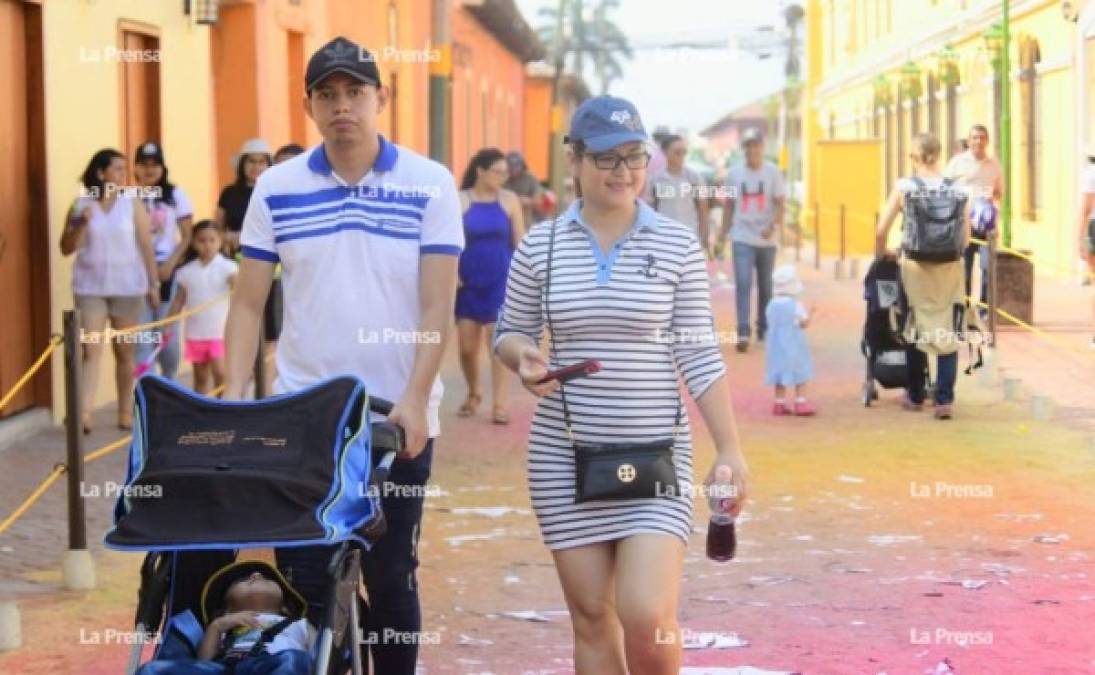 En las presentaciones se logró ver a familias jóvenes con sus pequeños disfrutando sus vacaciones en Comayagua.