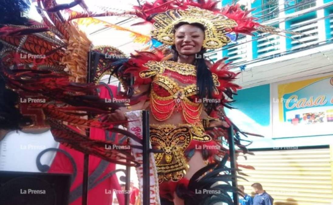 Ceibeños y personas de afuera se deleitaron observando tanta belleza en sus mujeres durante la Feria Isidra.