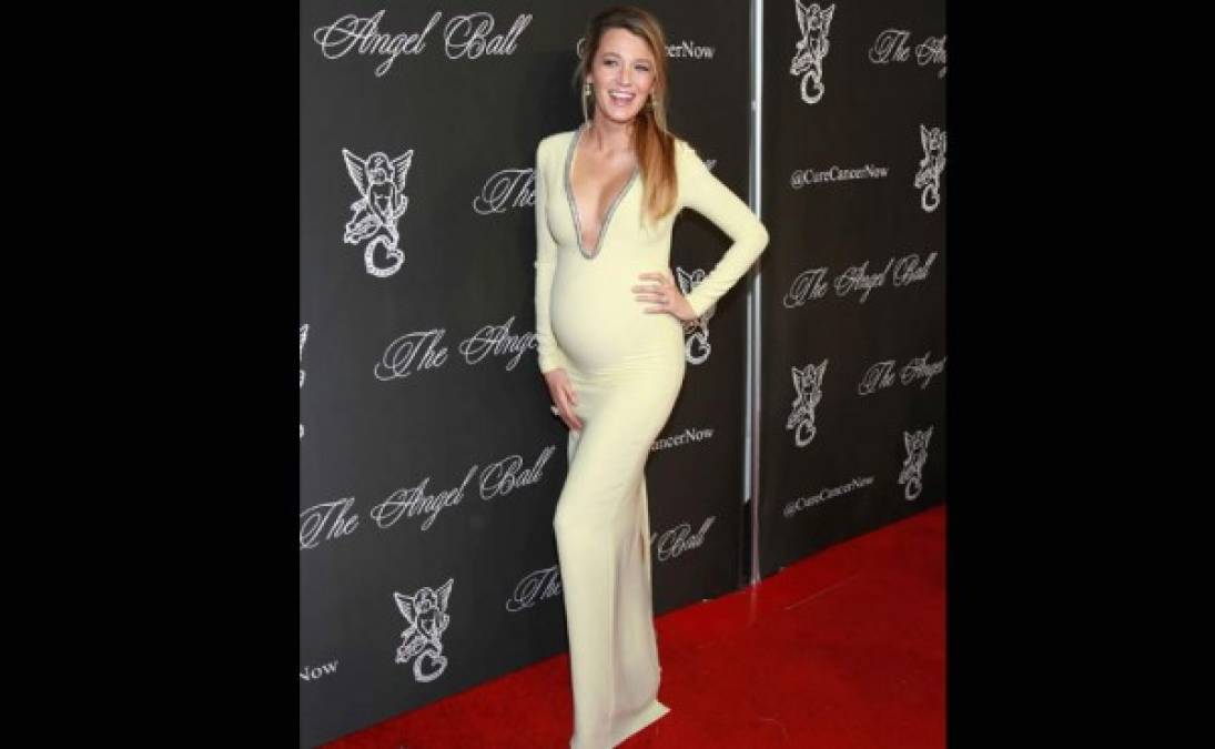 BLAKE LIVELY. En el mismo evento en Nueva York vimos a la actriz, cuya pancita es cada día más notable, quien optó por un ajustado vestido en amarillo pálido con profundo escote ribeteado con pedrería plateada de la colección resort 2015 de Gucci y joyas de Lorraine Schwartz.