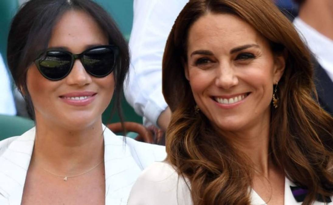 La duquesa de Sussex y la de Cambdrige asistieron por separado a los partidos del torneo de tenis que se juego esta semana en Londres, aunque con diferentes looks, ambas coincidieron en los colores elegidos para la ocasión.