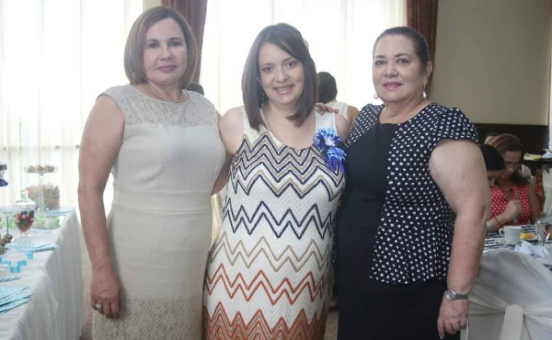 Jazmina Canahuati, Rennée Ruiz de Canahuati y Mayda Ruiz.