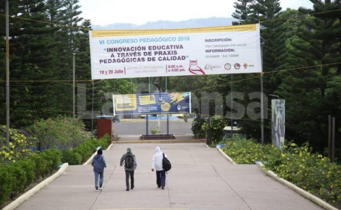 Debido a la toma las clases se han visto interrumpidas.