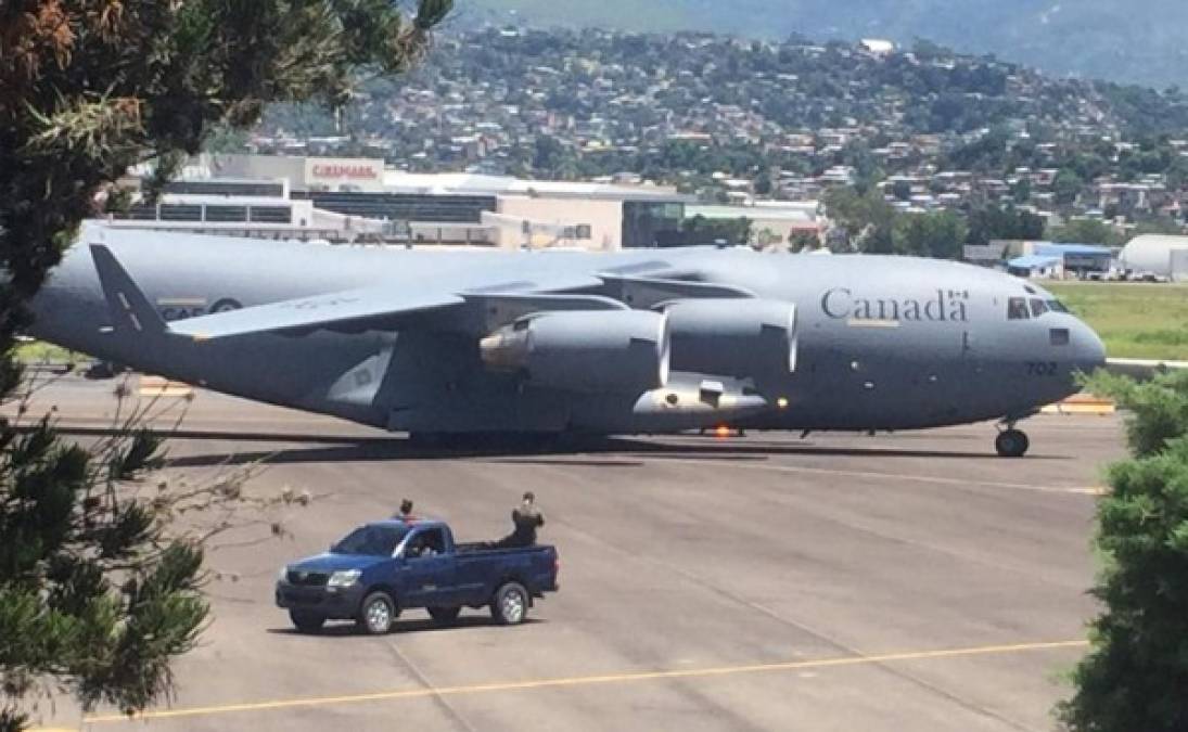La Royal Canadian Air Force (Fuerza Aérea de Canadá) prestó uno de sus aviones para transportar 17 toneladas de equipo de protección personal comprado por Honduras.