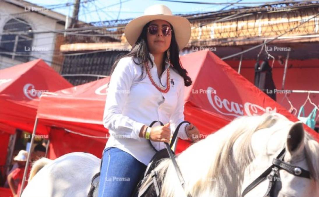 La mujeres le ponen un toque especial a la feria que termina este sábado en La Ceiba.