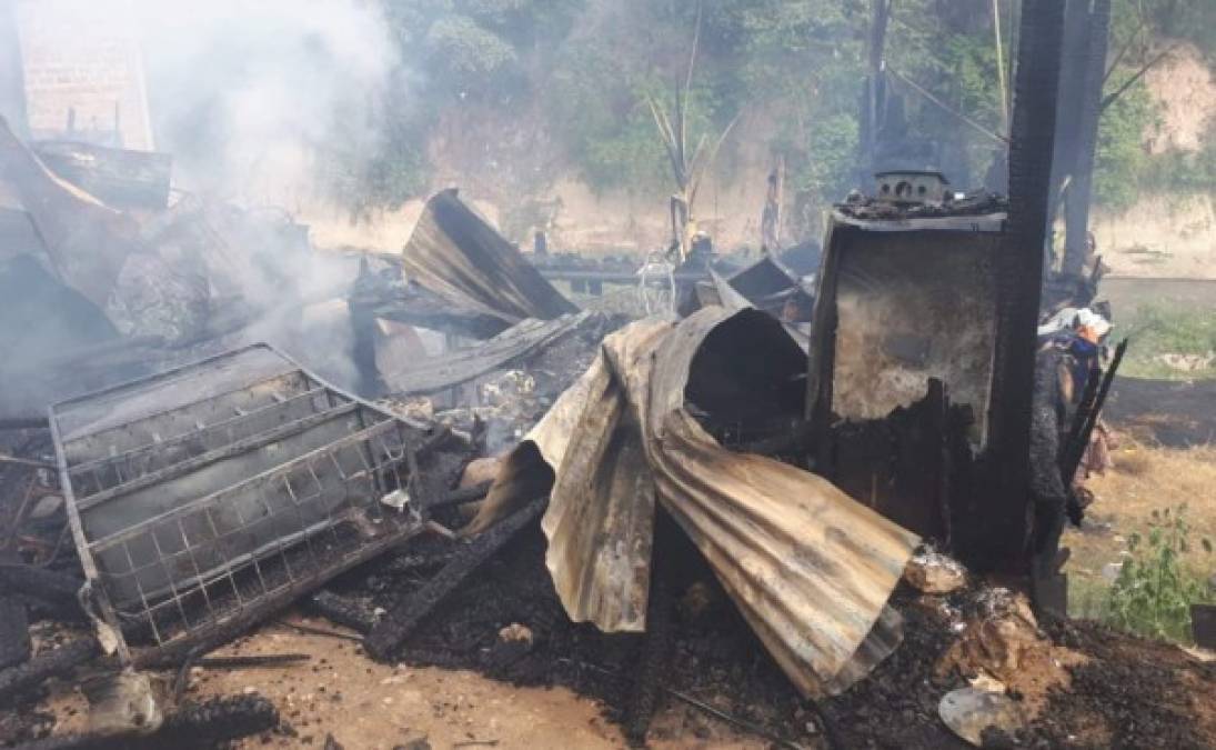 El fuego llegó a las viviendas luego de iniciarse en una zacatera cercana al lugar conocido como El Chorizo.