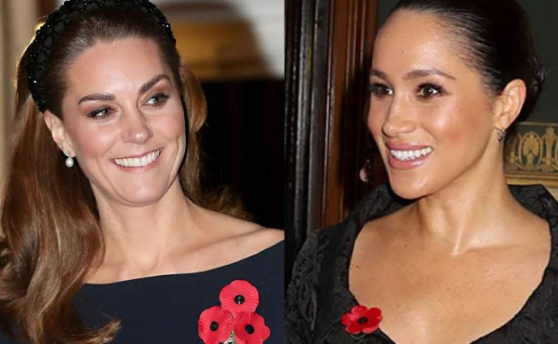 Meghan Markle , el príncipe Harry , Kate Middleton y el príncipe William vuelven a aparecer juntos de nuevo para acompañar a la reina Isabel II al Festival de Recuerdo de la Royal British Legion.<br/><br/>La posición de la pareja hizo a muchos pensar que Harry y Meghan están pagando las consecuencias de sus 'quejas de la prensa'.<br/>