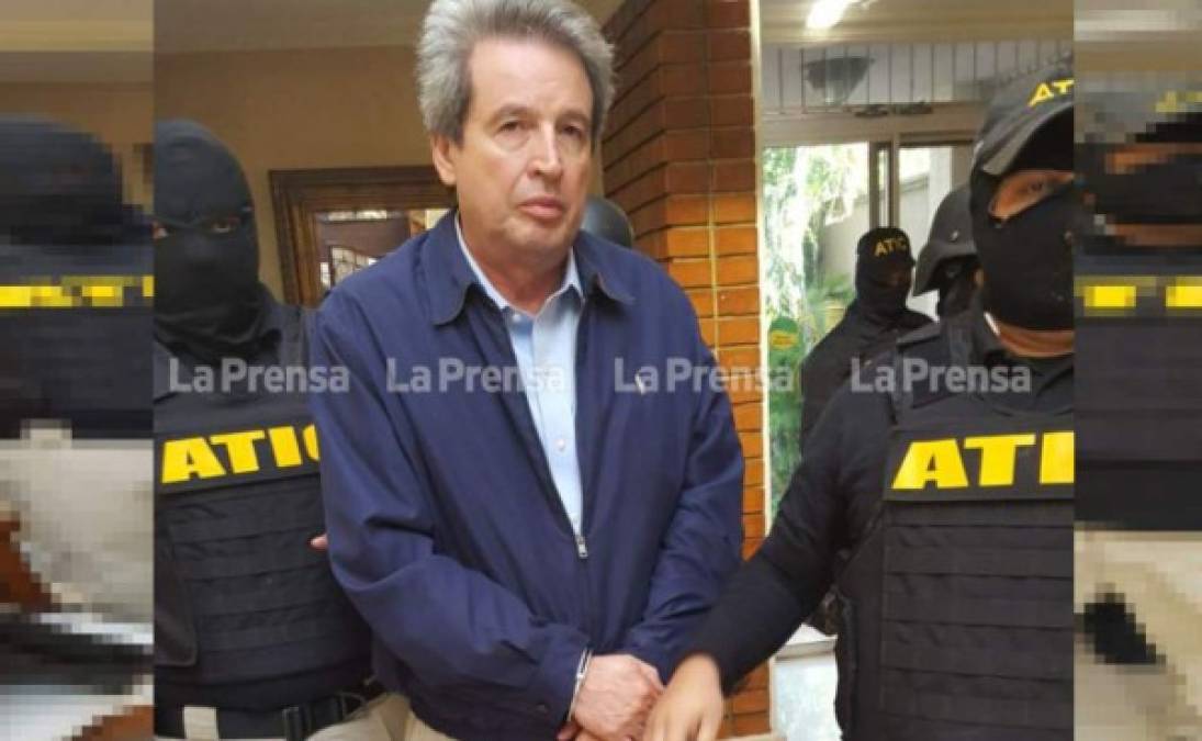 El abogado Olvin Mejía, expresidente de Colegio de Abogados de Honduras (CAH), fue capturado este martes por la Agencia Técnica de Investigación Criminal (Atic). El profesional del derecho fue arrestado en su casa de habitación en la colonia Loma Linda de Tegucigalpa. Mejía es acusado por el presunto desfalco de 30 millones de lempiras en dos administraciones como presidente del CAH.