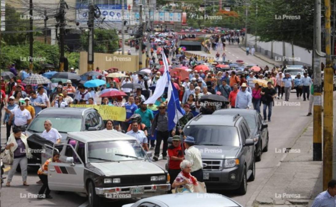 Niños y adultos mayores también se han visto afectados por las agresivas protestas de Salud y Educación en Honduras.
