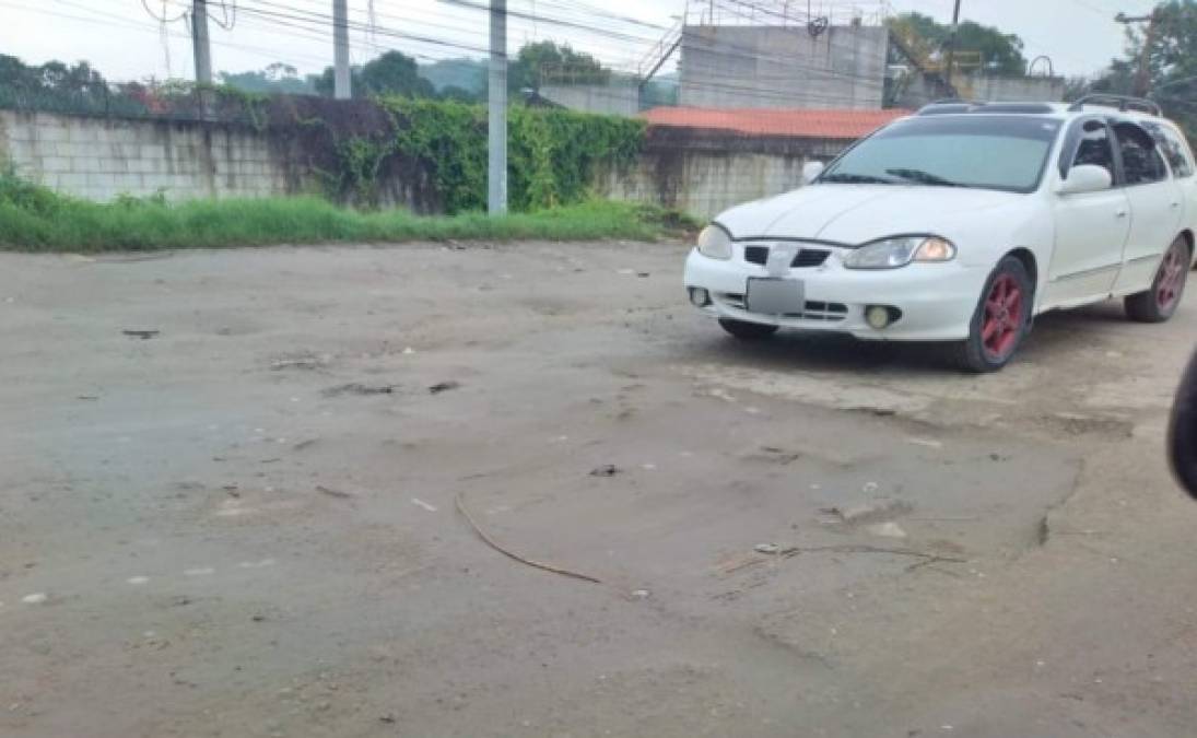 Desde el inicio del desvio hacia Jucutuma y Ticamaya, los baches, hoyos y tramos en mal estado generan que los vehículos resulten dañados y tengan que quedarse varados a las orillas de la misma.