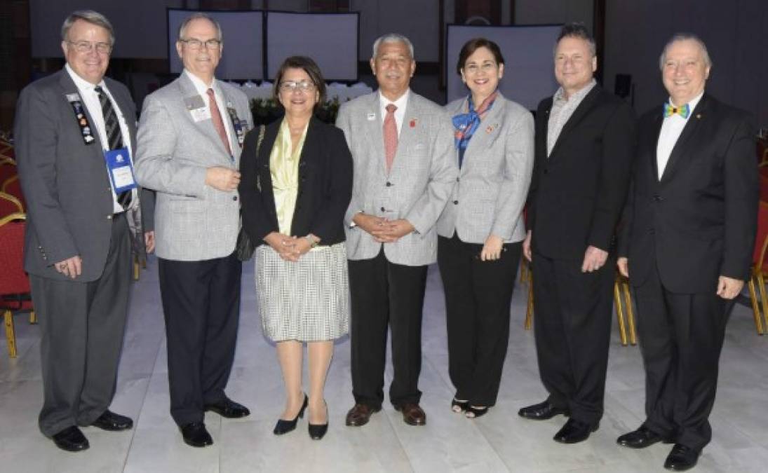 Ted Huffhines, Lee Montgomery, Carmen Peña, Carlos y Sandra Flores, Michael Caruso y Jorge Aufranc.