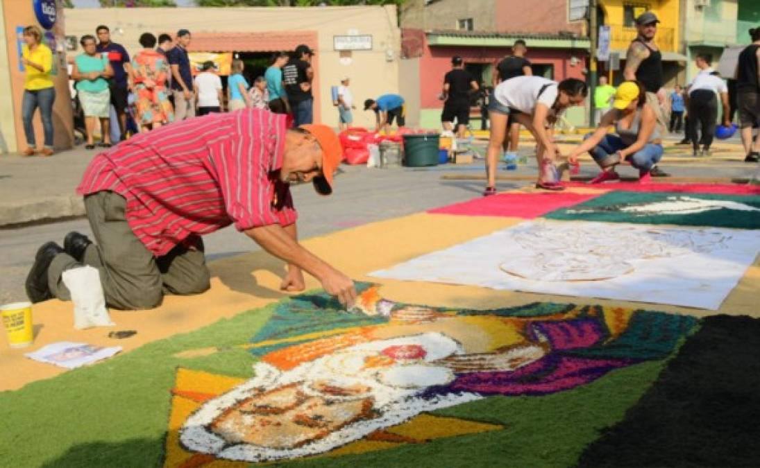 Las alfrombras son un atractivo año con año en Semana Santa.