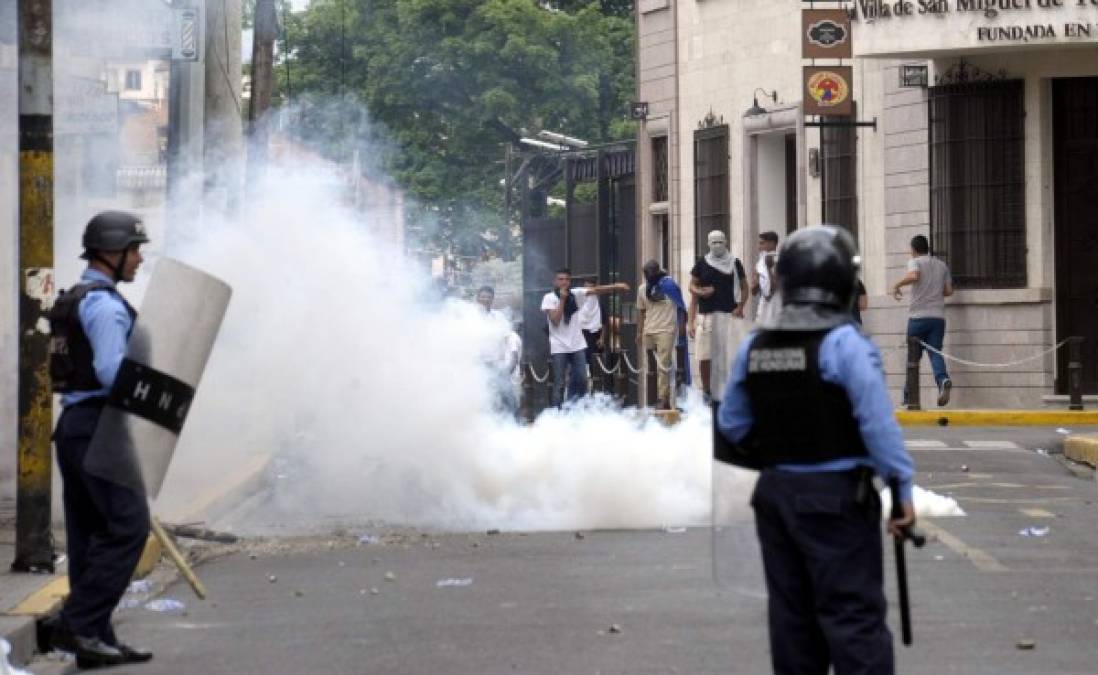 Los manifestantes han advertido de que mantendrán su protesta hasta que el Parlamento hondureño derogue de manera definitiva los dos decretos.