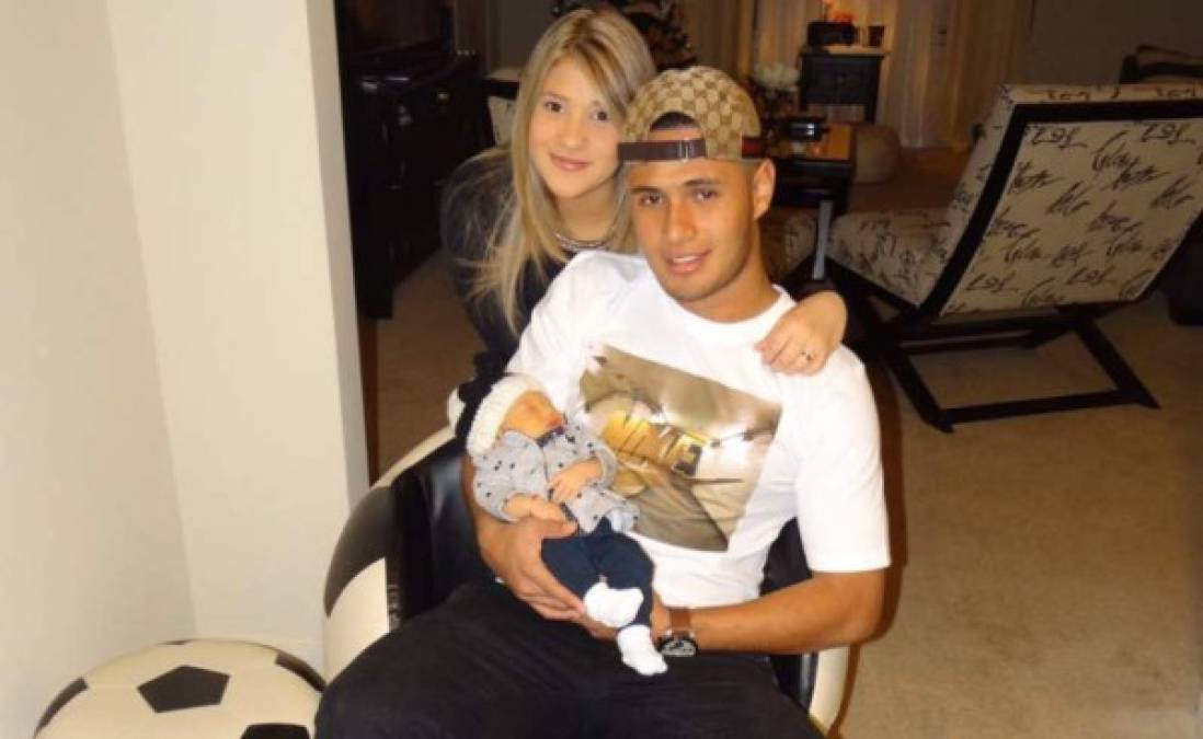 Dos años después de la boda, nació la primera hija de la pareja. Su nombre es Kathleem Ailyn. En ese entonces, Alex López jugaba en el Houston Dynamo de la MLS de Estados Unidos.