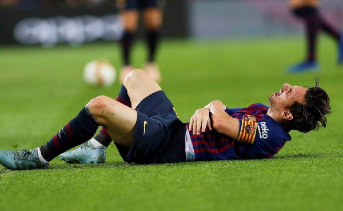Messi se lanzó al suelo con evidentes signos de dolor y parecía incluso mareado.