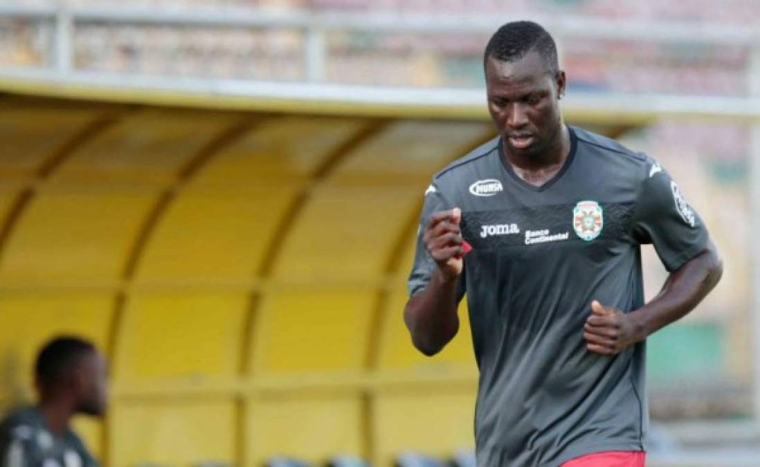 El delantero ecuatoriano Orlindo Ayoví, que jugó la pasada temporada con el Villanueva FC de la Segunda División, está entrenando con el Marathón.