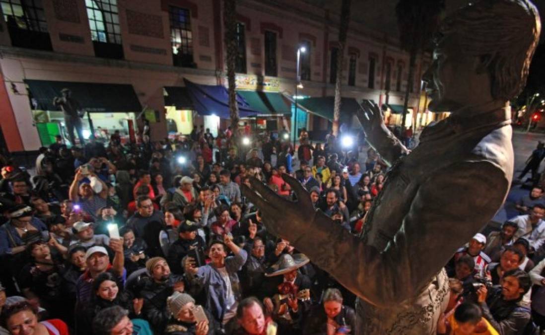 El cantautor se encontraba cerca de Los Ángeles tras ofrecer un concierto el viernes en el Forum de Inglewood como parte de su gira 'MéXXIco Es Todo 2016'', la cual recorrería 22 ciudades de Estados Unidos.<br/>