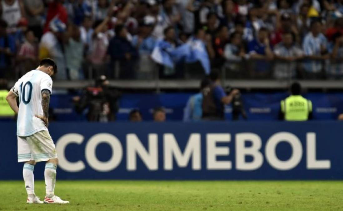 Messi, cabizbajo al final del partido.