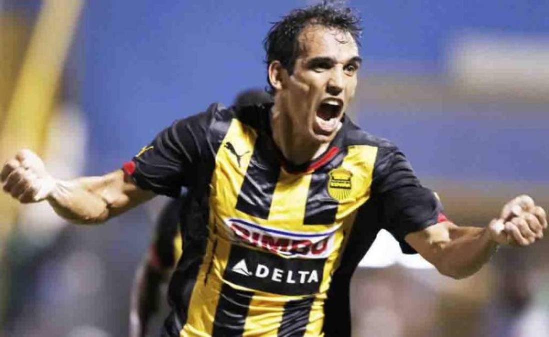 ¿Lo recuerdas? Hablar de Claudio Cardozo es referirse a uno de los mejores extranjeros que han llegado a la Liga de Honduras en los últimos años. Hoy te presentamos la nueva vida del charrúa, no se olvida del pueblo hondureño.