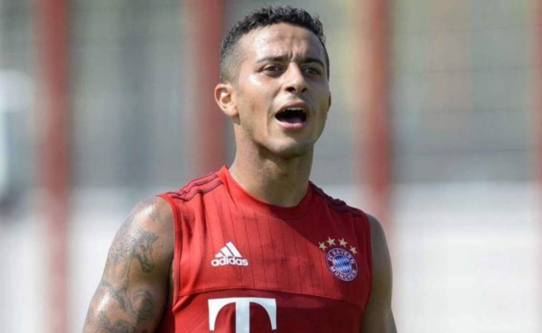 Thiago Álcantara juega en el Bayern Múnich y es uno de los jugadores con los que Zidane podría contar en el Manchester United.