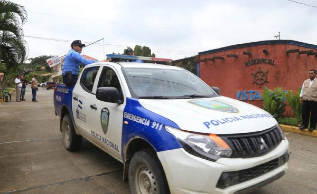 La operación 'Panamericano' capturó a un exoficial y dos policías activos durante varios allanamientos en Puerto Cortés, Roatán y Tegucigalpa.