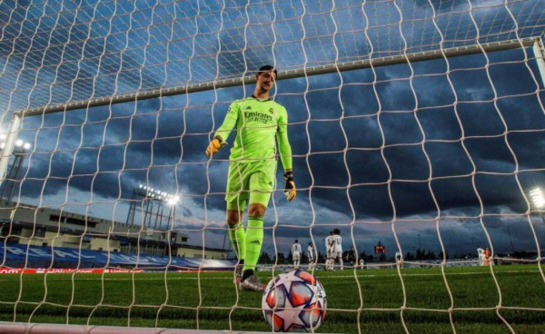 Thibaut Courtois tras encajar un gol frente al Shakhtar Donetsk.