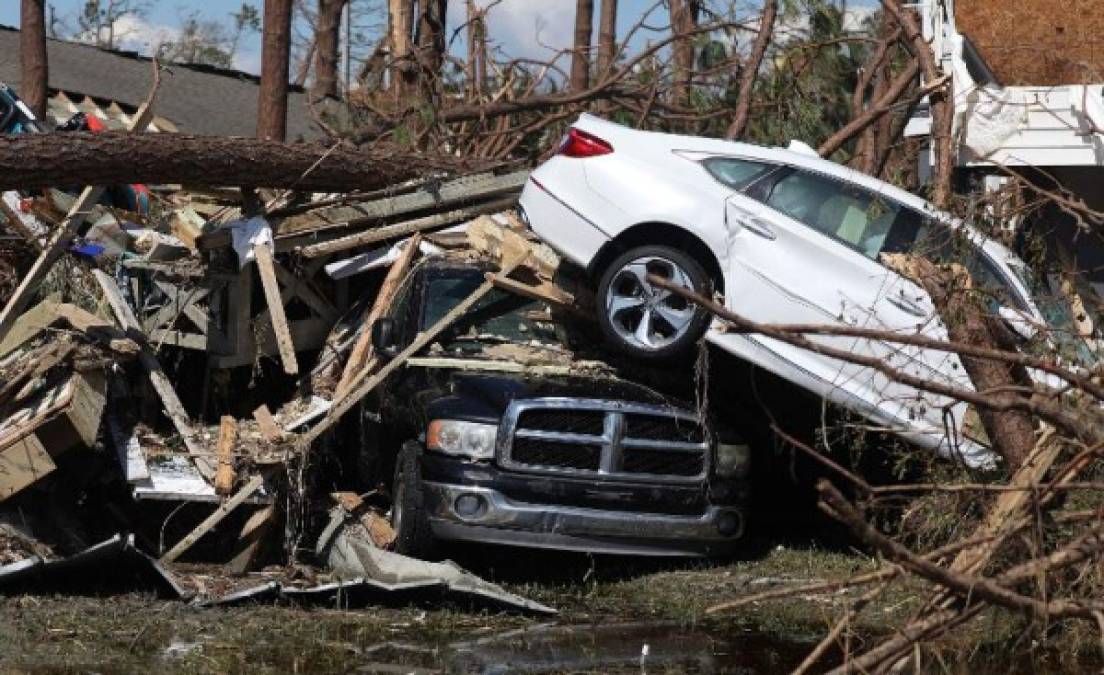 'Perdí todo lo material, pero gracias a Dios estamos bien', dijo Loren Beltrán, una residente de Mexico Beach que salvó su vida tras evacuar su casa antes de la llegada del huracán.