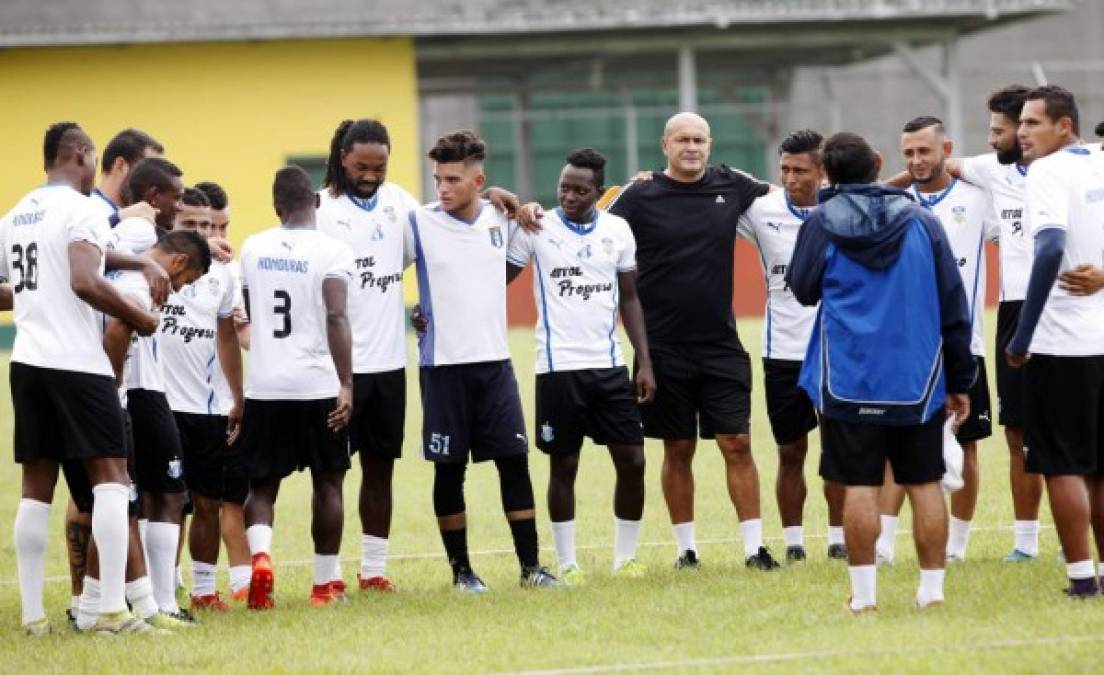 El Honduras Progreso sigue a la espera de fichar al tercer portero para su equipo. Todo apunta que será Javier Cruz, hijo del entrenador del equipo Wilmer Cruz. Jugó en el Municipal de Segunda.