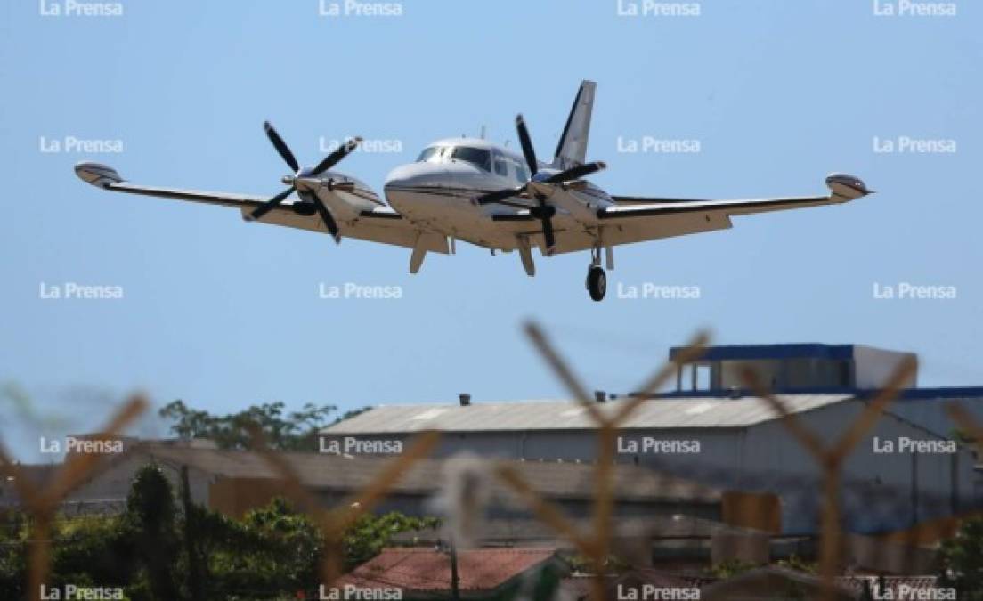 Una avioneta tuvo un percance con su tren de aterrizaje obligándola a aterrizar de emergencia en el aeropuerto capitalino.